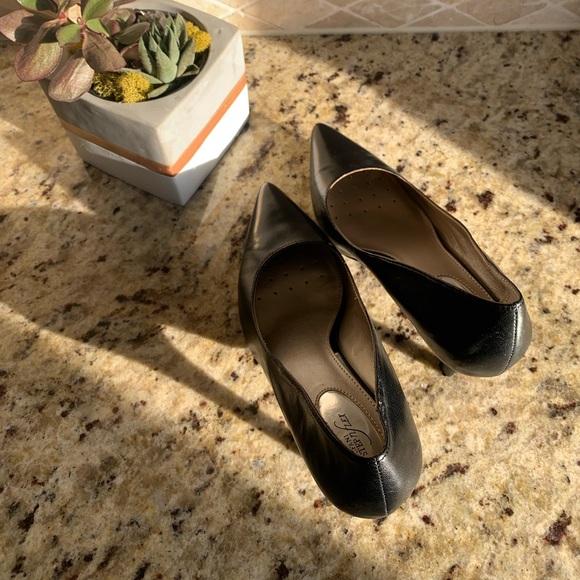 Women’s Alfani Step ‘n Flex Heels - Black Pumps - Picture 4 of 5